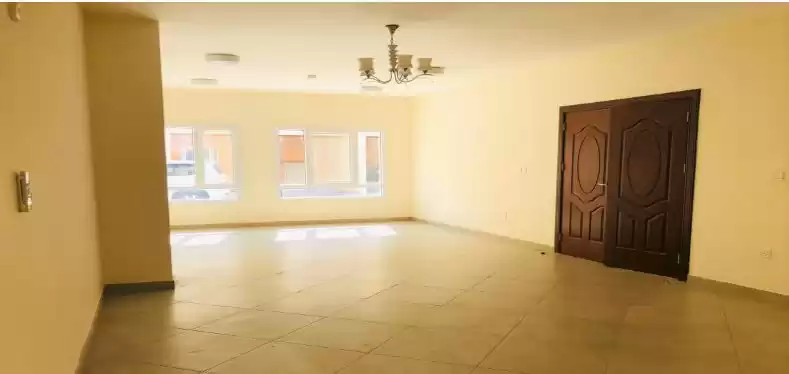 yerleşim Hazır Mülk 4 Yatak Odası U/F Site İçinde Villa  kiralık içinde Al Sadd , Doha #11894 - 1  image 